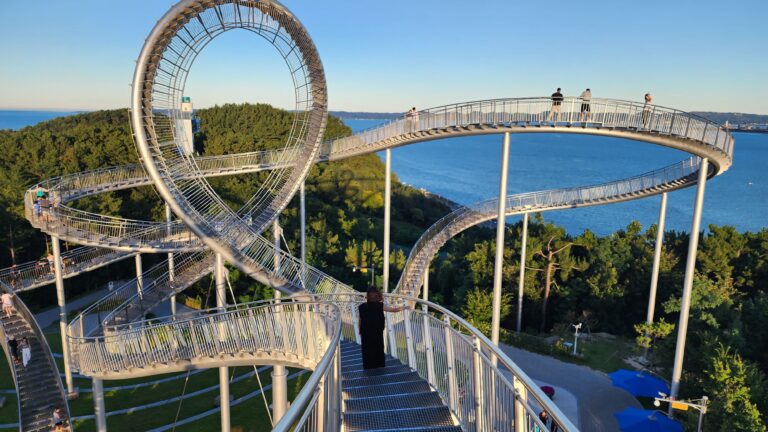 One Day Journey from Busan to Pohang: Following the Footsteps of Hometown Cha-Cha-Cha